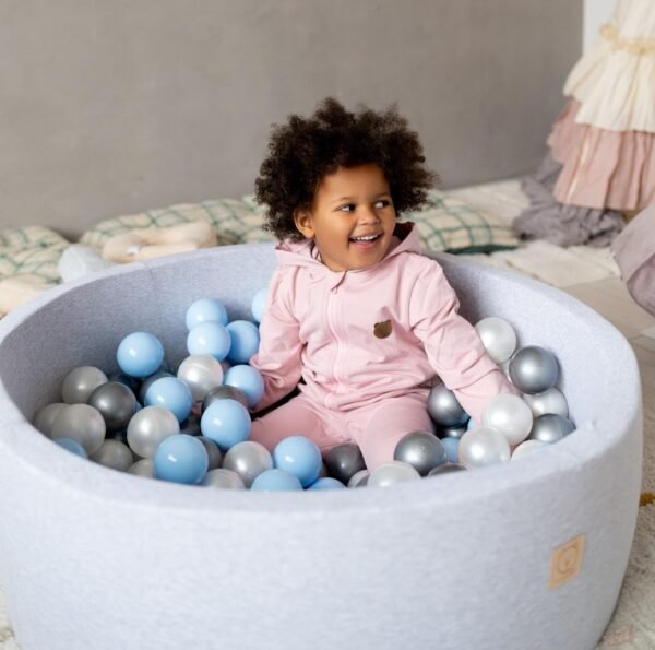 Misioo Ball Pit Smart 90x30cm Boyish, lifestyle 1 Misioo Smart Balls Pool Round 90x30 Grey with 200 Balls (Blue,Silver,Pearl)