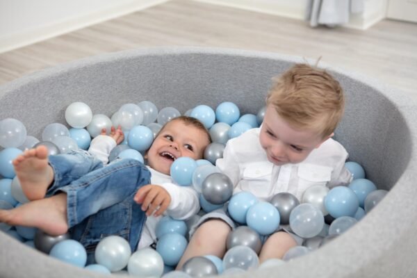 Misioo Ball Pit Smart 90x30cm Boyish, lifestyle 2 Misioo Smart Balls Pool Round 90x30 Grey with 200 Balls (Blue,Silver,Pearl)